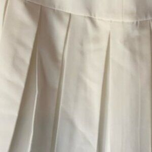 SIZE 10 OFF WHITE PLEATED MINI-SKIRT, NWT